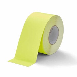 Antisliptape. Kleur: fluoriserend geel. Breedte: 100 mm (10 cm).